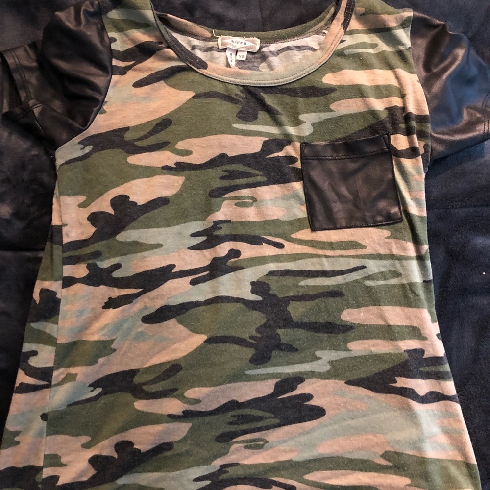 Camo shirt with leather sleeves and pocket